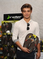 Garrett Clayton : garrett-clayton-1434380845.jpg