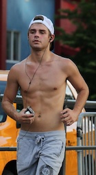 Garrett Clayton : garrett-clayton-1470339127.jpg