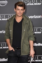 Garrett Clayton : garrett-clayton-1481520601.jpg