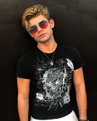 Garrett Clayton : garrett-clayton-1533630301.jpg