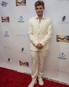 Garrett Clayton : garrett-clayton-1540332301.jpg