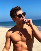 Garrett Clayton : garrett-clayton-1552800601.jpg