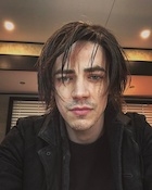 Grant Gustin : grant-gustin-1493495641.jpg