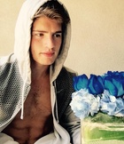 Gregg Sulkin : gregg-sulkin-1431567901.jpg