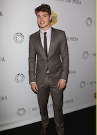 Gregg Sulkin : gregg-sulkin-1436697601.jpg