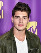 Gregg Sulkin : gregg-sulkin-1437167881.jpg