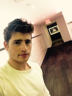 Gregg Sulkin : gregg-sulkin-1442685601.jpg