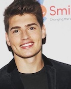 Gregg Sulkin : gregg-sulkin-1443819601.jpg