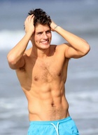 Gregg Sulkin : gregg-sulkin-1446593716.jpg