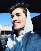 Gregg Sulkin : gregg-sulkin-1465747921.jpg