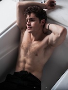 Gregg Sulkin : gregg-sulkin-1488675802.jpg