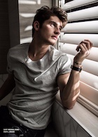 Gregg Sulkin : gregg-sulkin-1488675852.jpg