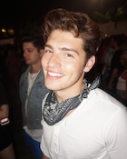 Gregg Sulkin : gregg-sulkin-1524183121.jpg