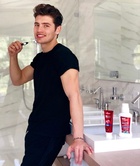 Gregg Sulkin : gregg-sulkin-1559062262.jpg