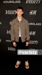 Griffin Gluck : griffin-gluck-1535836201.jpg