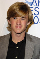 Haley Joel Osment : haley_joel_osment_1258395380.jpg