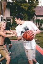 Hayes Grier : TI4U1484453161.jpg