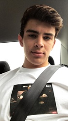 Hayes Grier : hayes-grier-1527058801.jpg