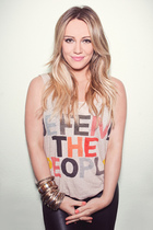 Hilary Duff : hilary-duff-1318528443.jpg