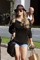 Hilary Duff : hilary-duff-1414085608.jpg