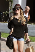 Hilary Duff : hilary-duff-1414085608.jpg