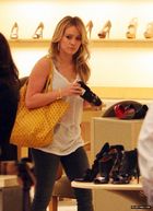 Hilary Duff : hillary_duff_1279981467.jpg