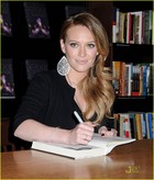 Hilary Duff : hillary_duff_1287098621.jpg