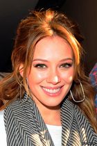 Hilary Duff : hillary_duff_1289925511.jpg