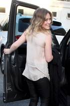 Hilary Duff : hillary_duff_1293772983.jpg