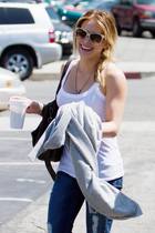 Hilary Duff : hillary_duff_1296841195.jpg