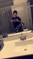 Hunter Rowland : hunter-rowland-1526246642.jpg