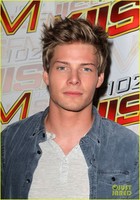 Hunter Parrish : hunter-parrish-1383692067.jpg