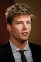 Hunter Parrish : hunter_parrish_1297031612.jpg