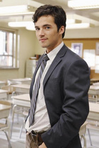 Ian Harding : ian-harding-1337845645.jpg