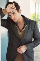 Ian Harding : ian-harding-1381437124.jpg