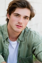 Jacob Elordi : jacob-elordi-1526317003.jpg