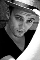 Jake Abel : jake-abel-1384195920.jpg