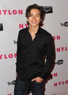 Jake T. Austin : jake-t-austin-1315259487.jpg