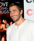 Jake Gyllenhaal : jake_gyllenhaal_1291053526.jpg