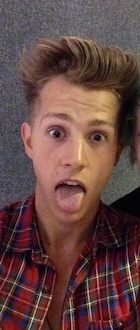 James McVey : james-mcvey-1445830301.jpg