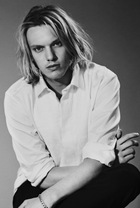 Jamie Campbell Bower : jamie-campbell-bower-1334592971.jpg