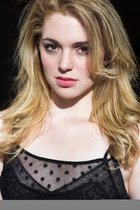 Jennifer Stone : jennifer-stone-1405281361.jpg