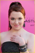 Jennifer Stone : jennifer_stone_1259350259.jpg