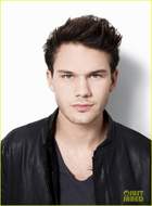 Jeremy Irvine : jeremy-irvine-1358388606.jpg