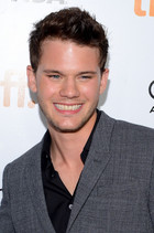 Jeremy Irvine : jeremy-irvine-1359961843.jpg