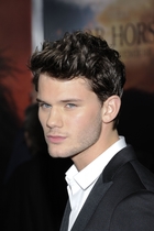 Jeremy Irvine : jeremy-irvine-1365011189.jpg