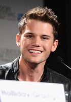 Jeremy Irvine : jeremy-irvine-1375888940.jpg