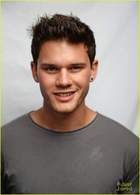 Jeremy Irvine : jeremy-irvine-1378967089.jpg