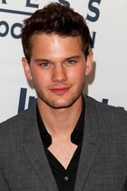 Jeremy Irvine : jeremy-irvine-1406650709.jpg