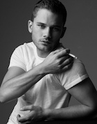 Jeremy Irvine : jeremy-irvine-1455657680.jpg